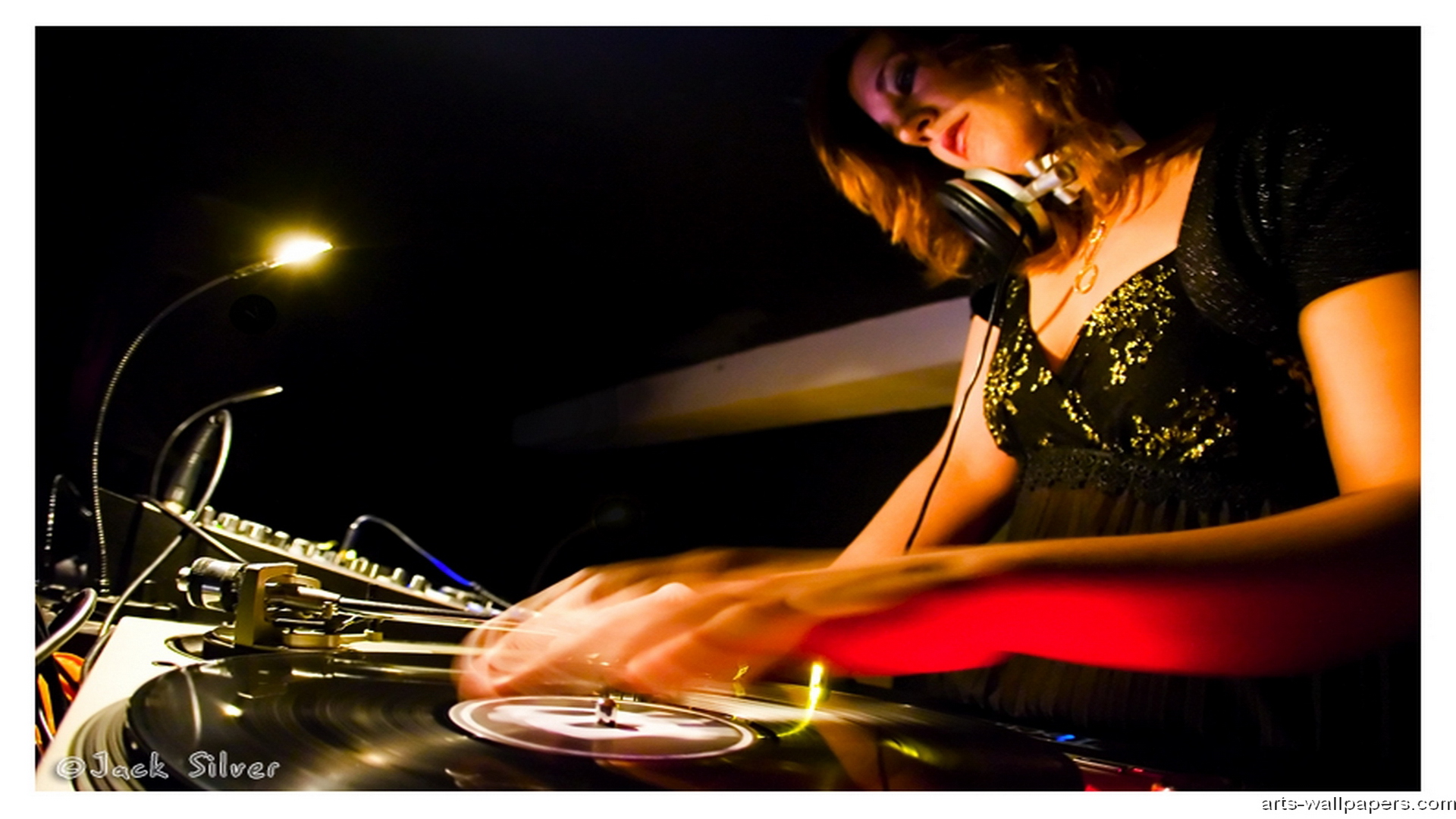 http://hdwallpapersdesktop.com/Music/Dj-Wallpaper-HD/images/DJ-Wallpaper-HD-20.jpg
