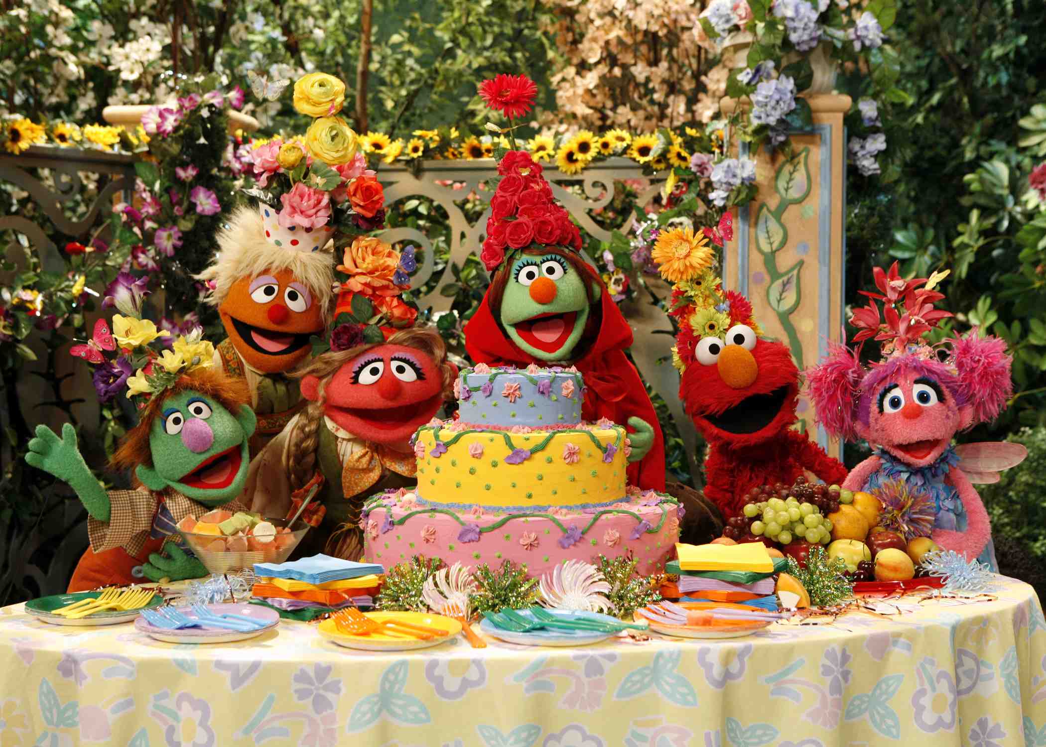 http://z.about.com/d/preschoolers/1/0/M/2/-/-/elmo_and_abbys_birthday_fun_screen_cake.jpg