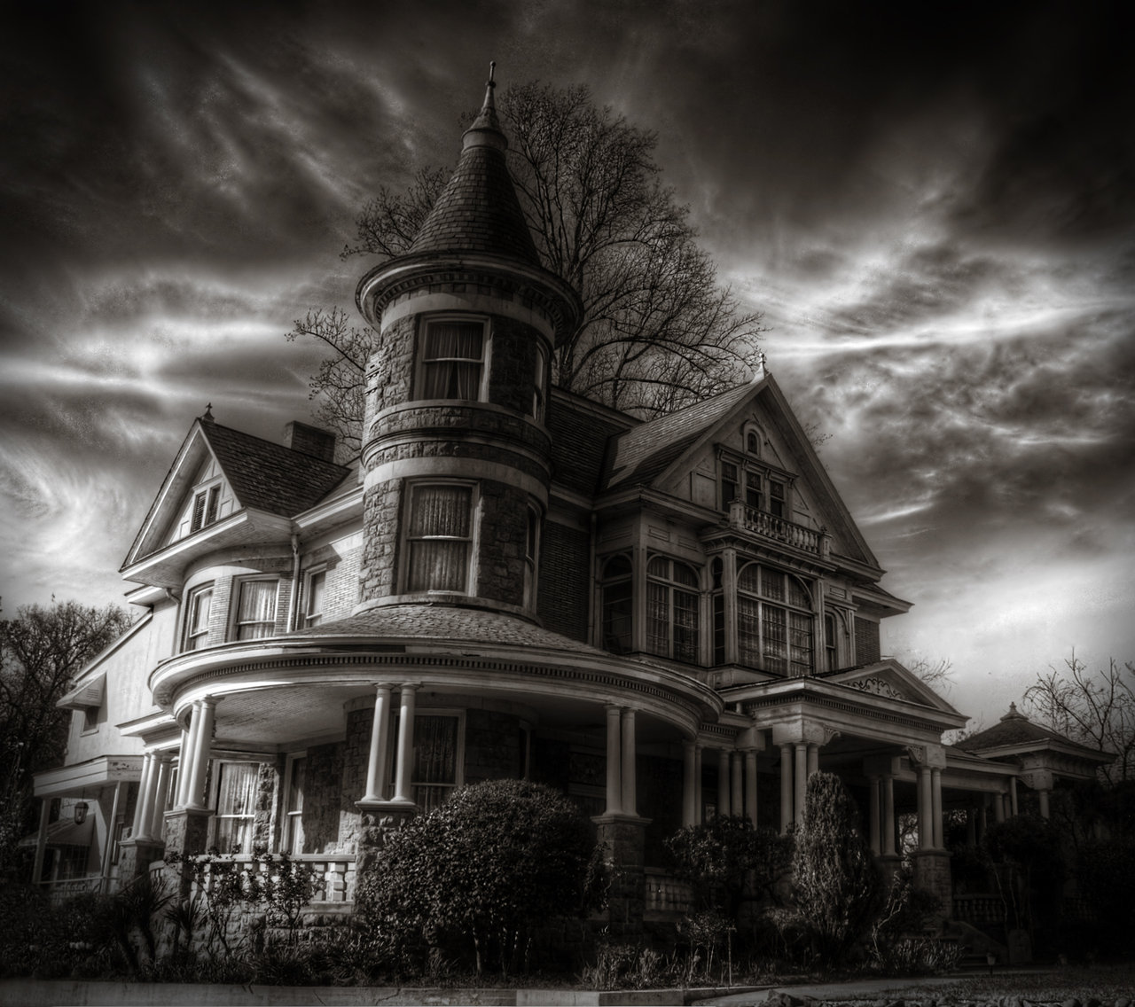 http://fc02.deviantart.net/fs71/i/2011/072/0/1/historic_house_hdr_by_joelht74-d3blpn2.jpg