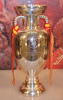 https://upload.wikimedia.org/wikipedia/commons/thumb/6/63/Eurocup_Trophy.JPG/220px-Eurocup_Trophy.JPG